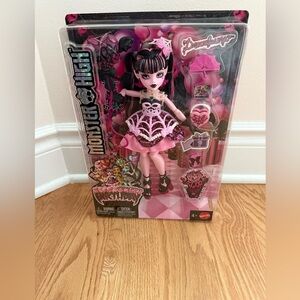 Nwt Monster High Draculaura Mattel